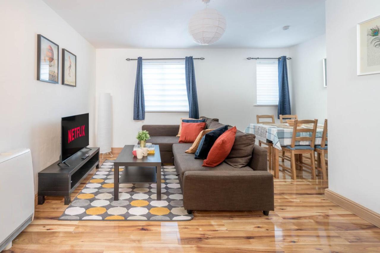 2 Bedroom Flat Near Excel * Londen