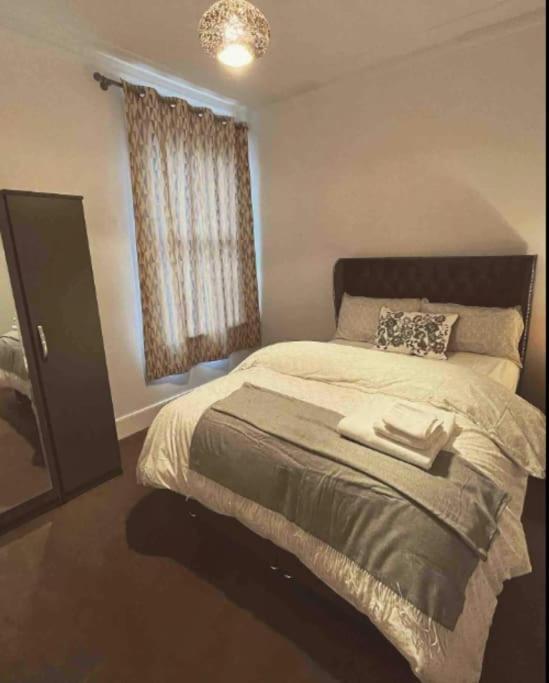 Two Bedroom Flat In Apartment