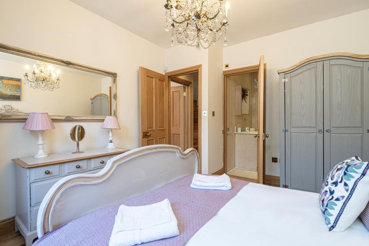 Stone Built Vintage Chic House In The Heart Of Knightsbridge Semesterbostad London