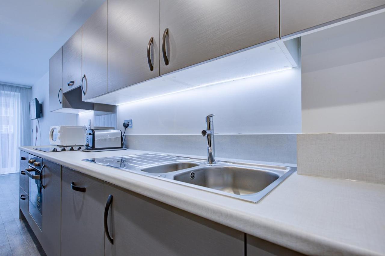 2 Bed 2 Bath Modern In East Acton London