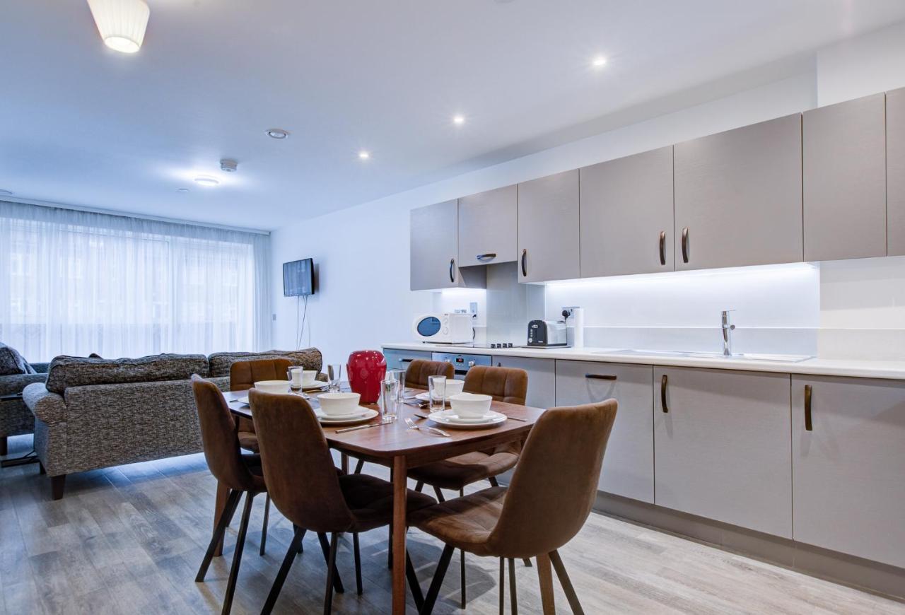 2 Bed 2 Bath Modern In East Acton *