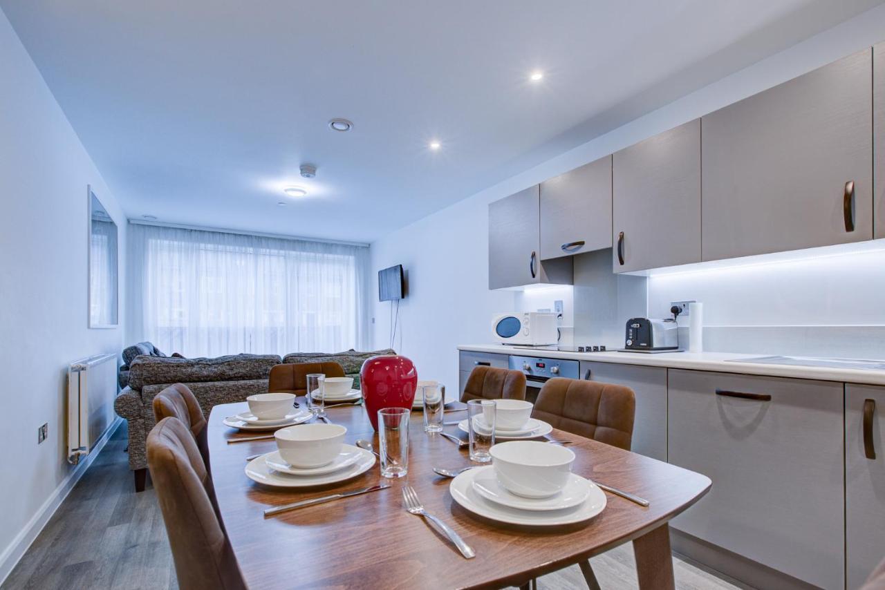2 Bed 2 Bath Modern In East Acton Apartment London