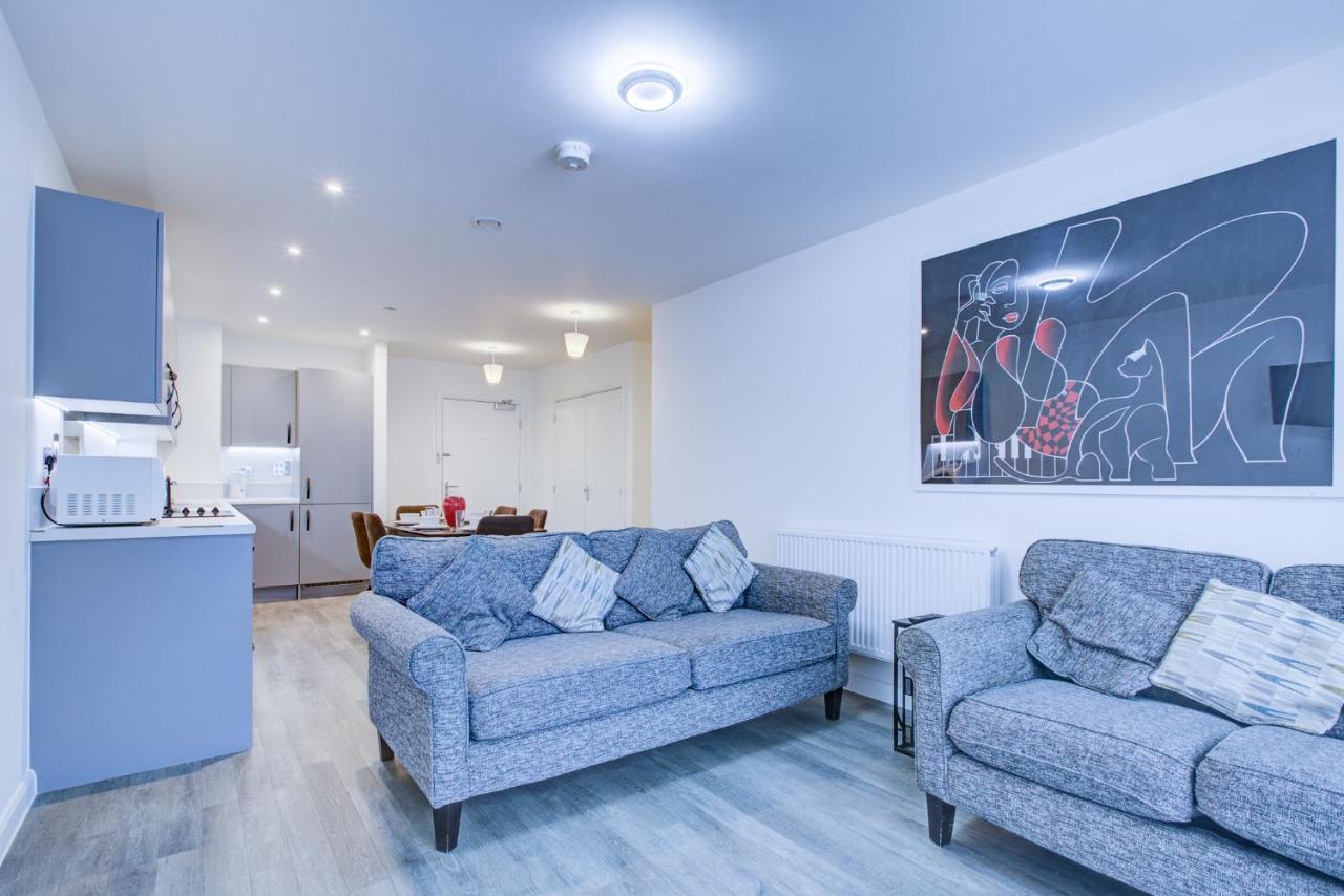 2 Bed 2 Bath Modern In East Acton London