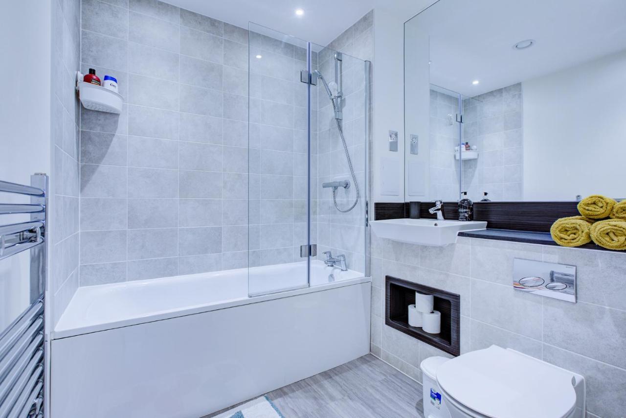2 Bed 2 Bath Modern In East Acton Apartment