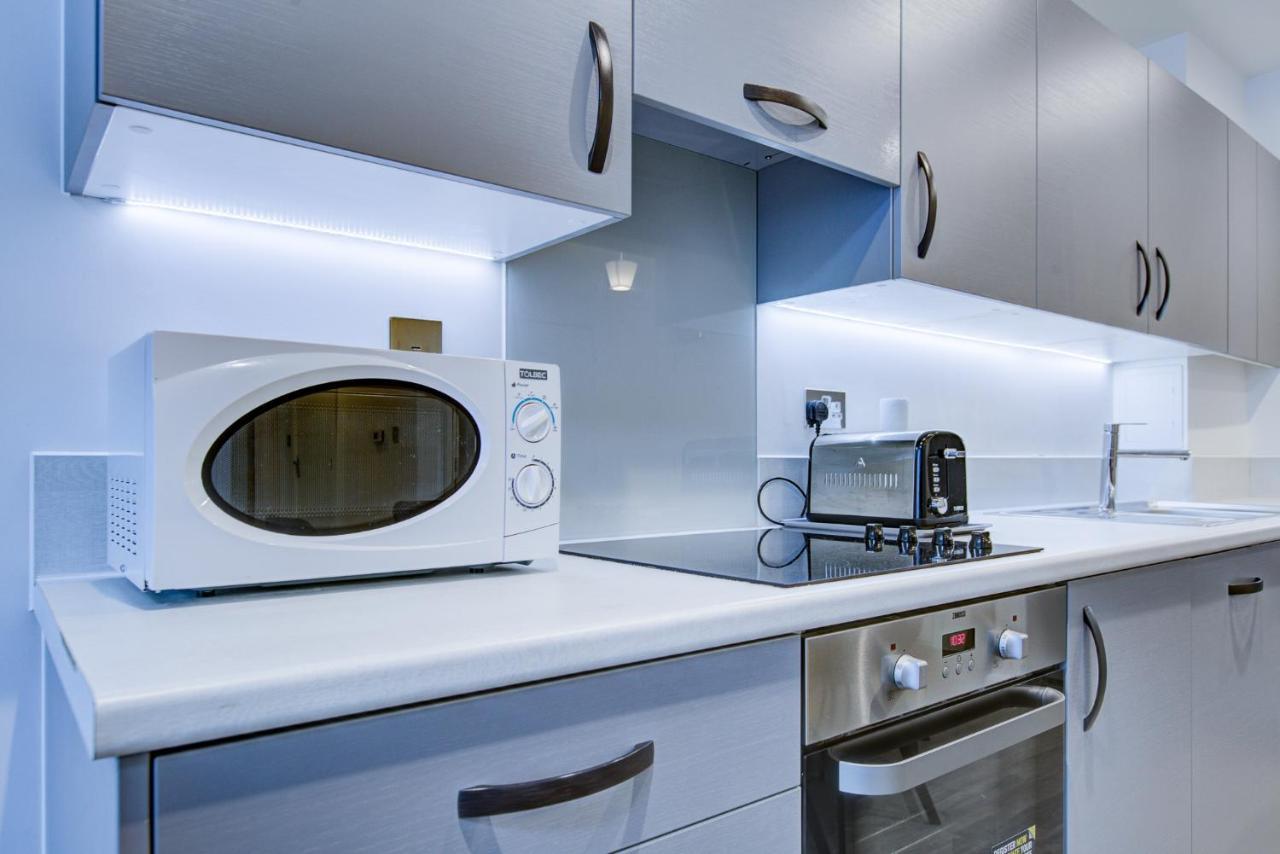 Apartment 2 Bed 2 Bath Modern In East Acton *
