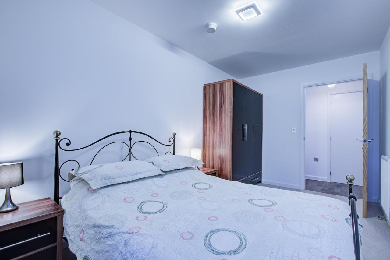 2 Bed 2 Bath Modern In East Acton Apartment London
