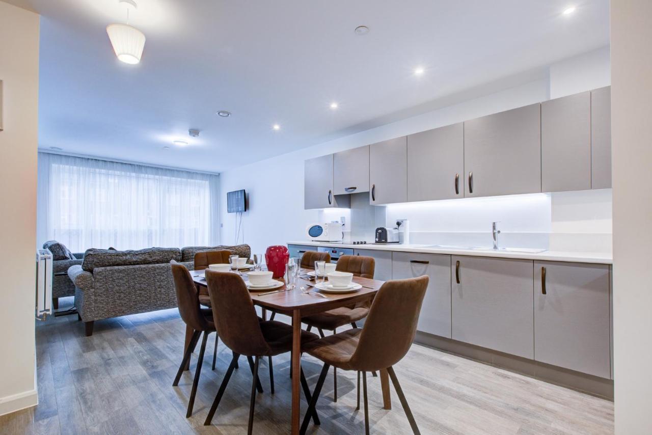 Apartment 2 Bed 2 Bath Modern In East Acton