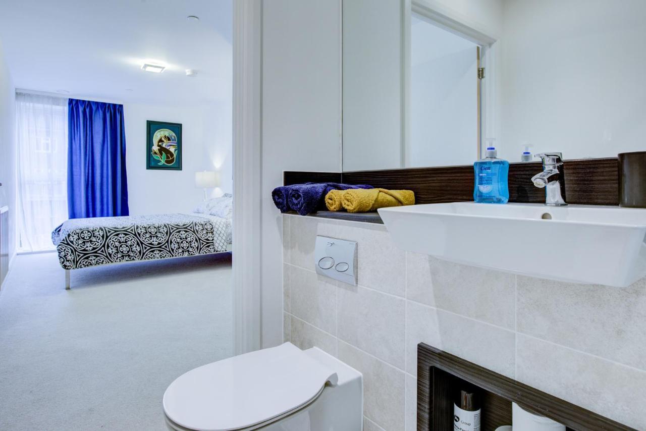 2 Bed 2 Bath Modern In East Acton Apartment London