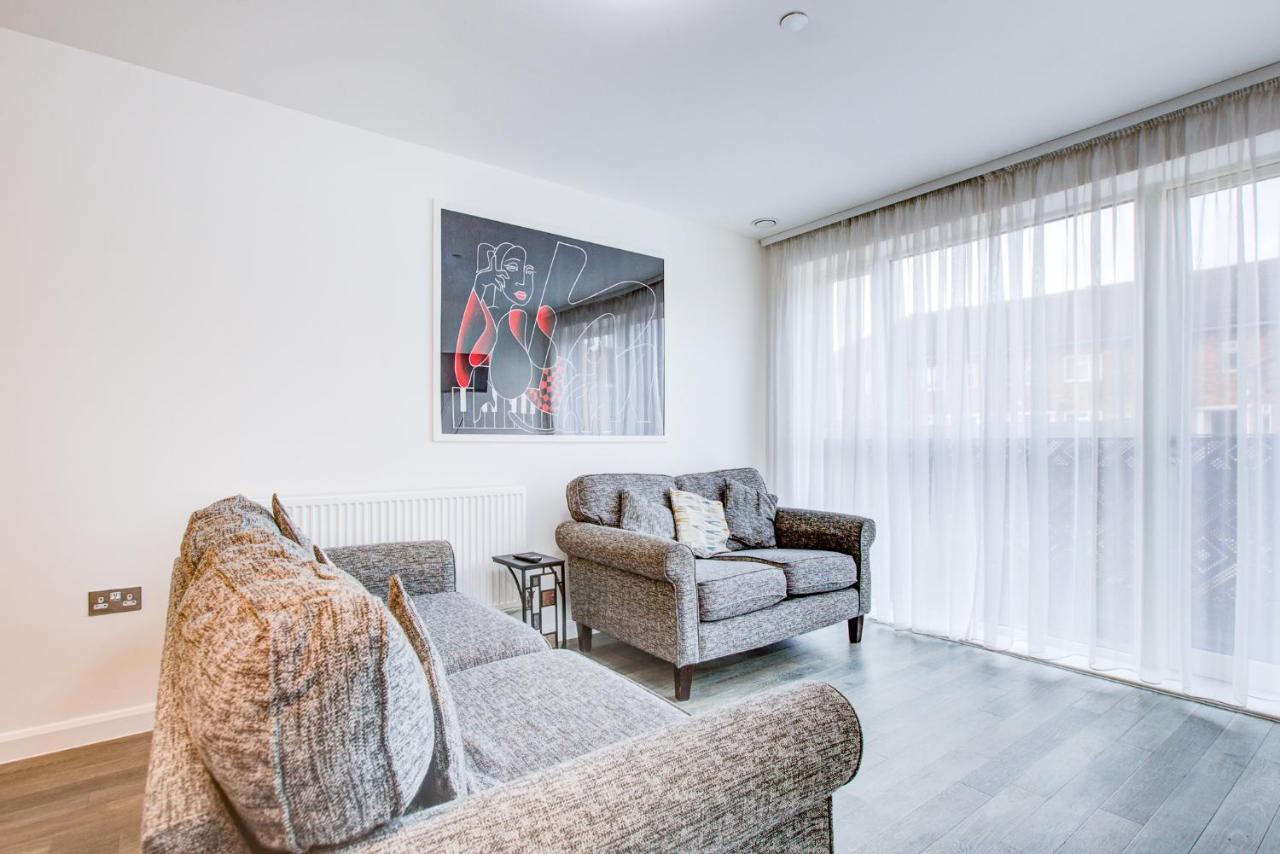 Apartment 2 Bed 2 Bath Modern In East Acton London