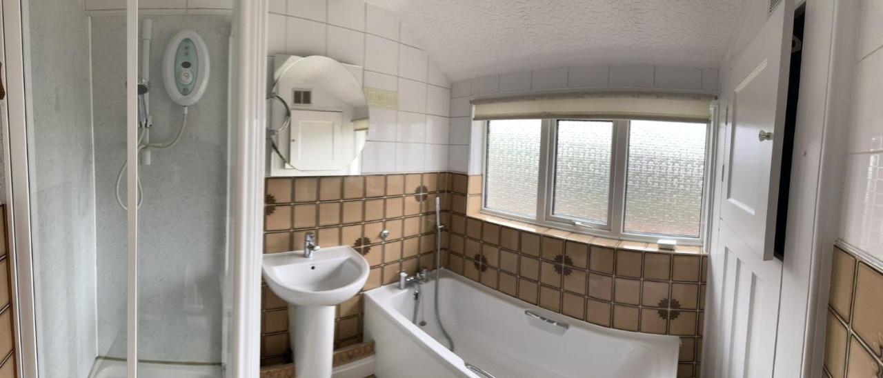 Amazing And Romantic O2 Arena 4 Bedrooms House Free Parking *