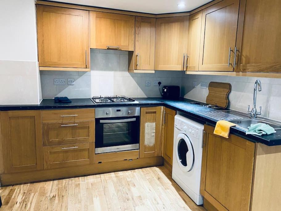 One Bedroom Near Dalston Station Lägenhet London