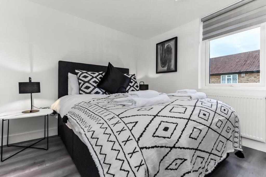 Lejlighed Hunky 3 Bedroom Flat In Hereward, *