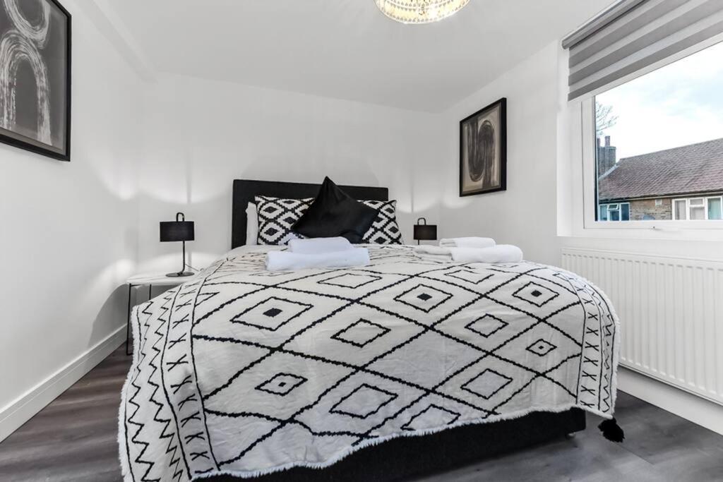Lejlighed Hunky 3 Bedroom Flat In Hereward, *