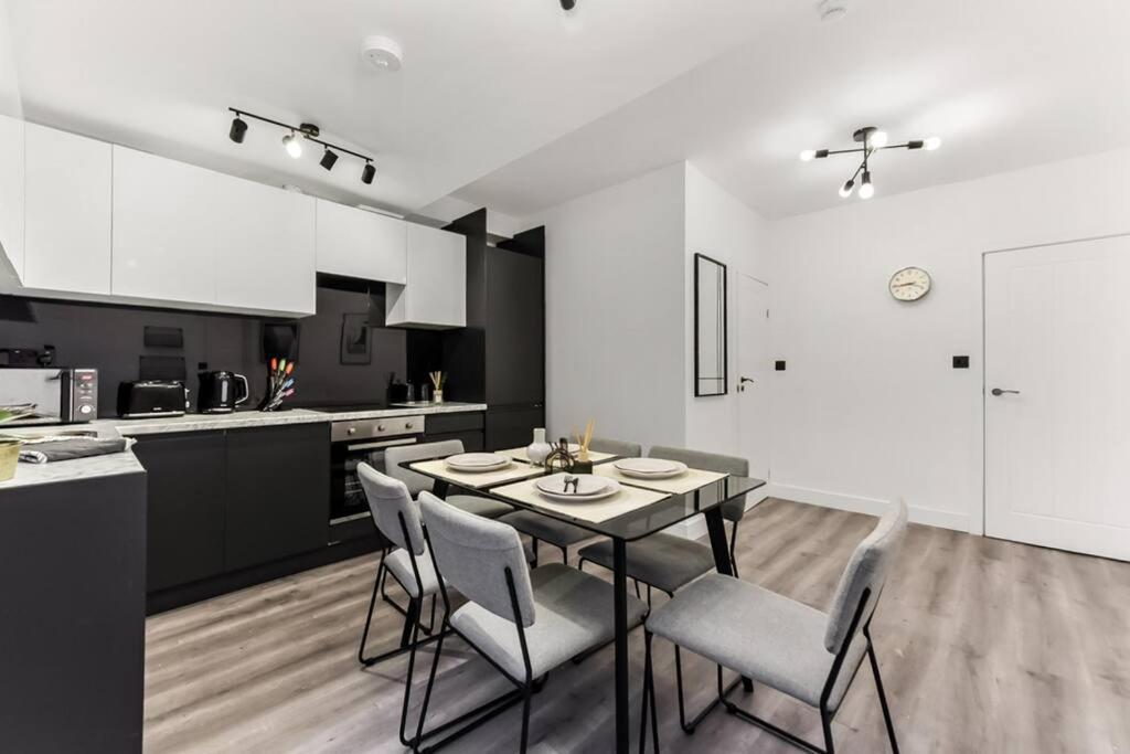 Lejlighed Hunky 3 Bedroom Flat In Hereward, London