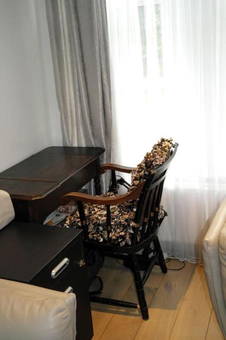 2 Bed Flat Near Westfield, West * Londres