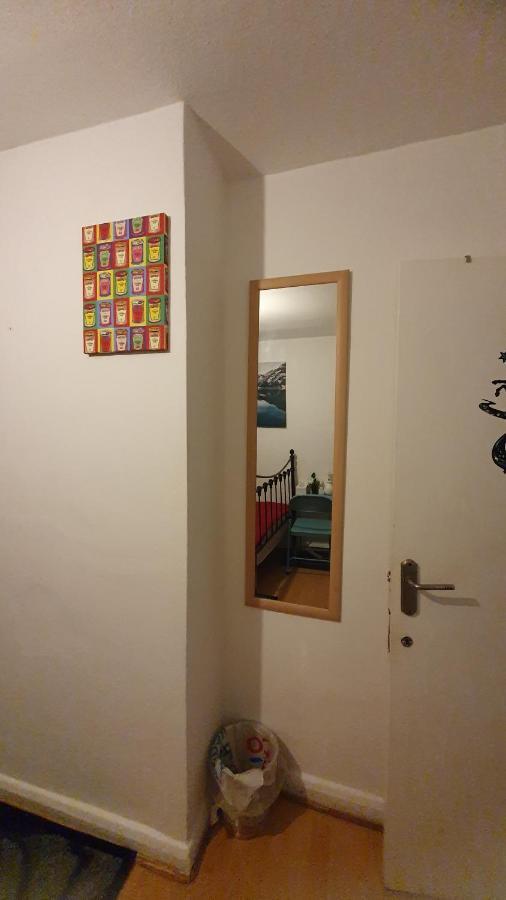 Merciful King Room, In Zone 2-3 * Londres