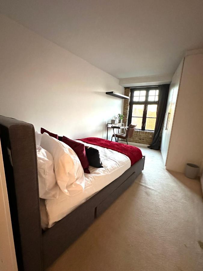 Deluxe Penthouse Riverside View 2 Bedroom Flat With Lift - Old Industrial Factory Warehouse Lägenhet *