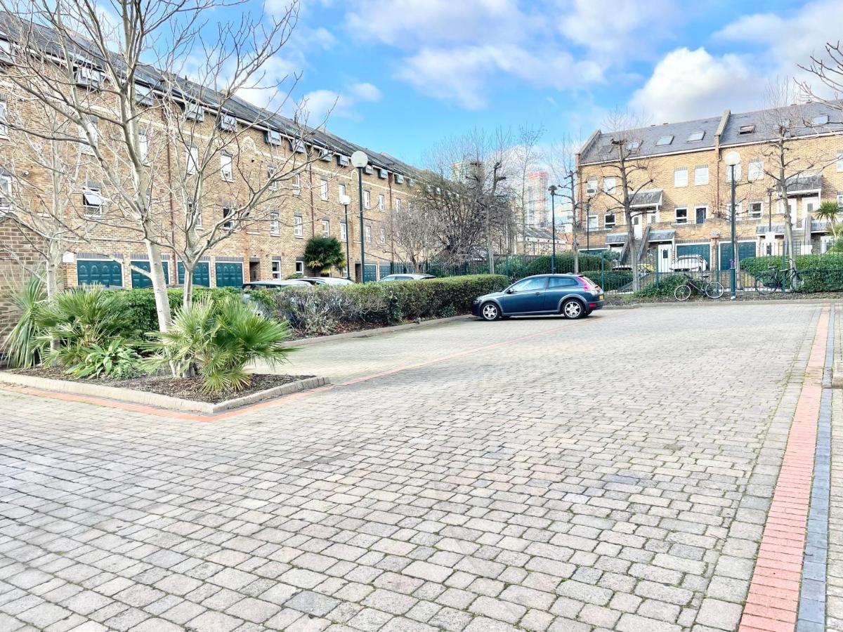 Verwood Entire With Free Gated Parking On The Island Appartamento Londra