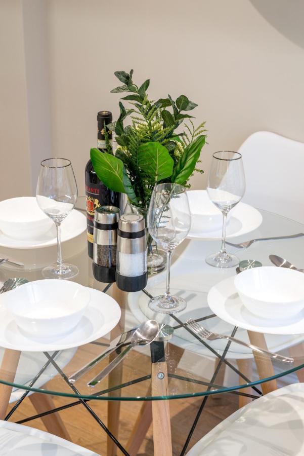 Westfield 2 Bedroom Near Notting Hill Lägenhet London
