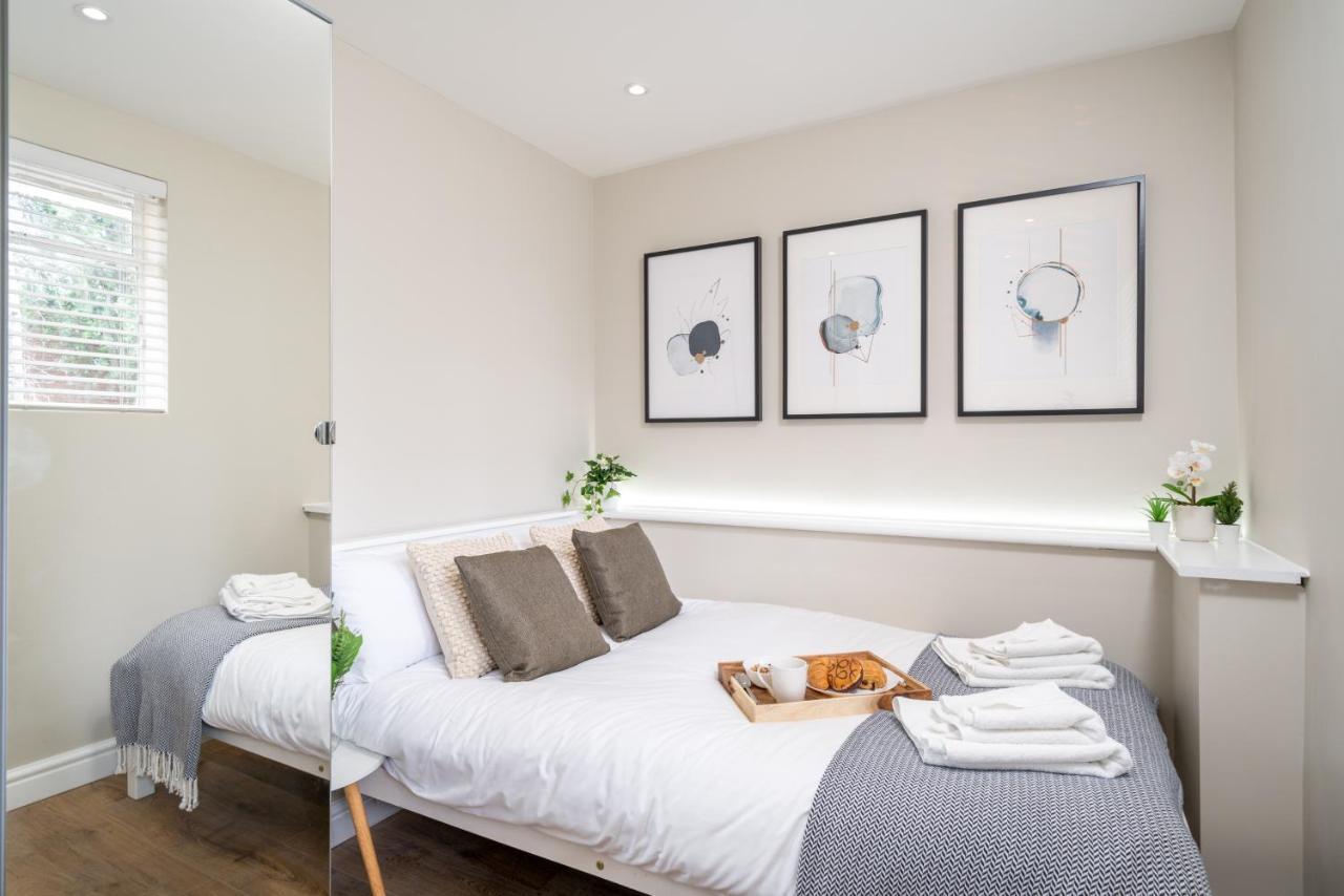 Westfield 2 Bedroom Near Notting Hill Apartment