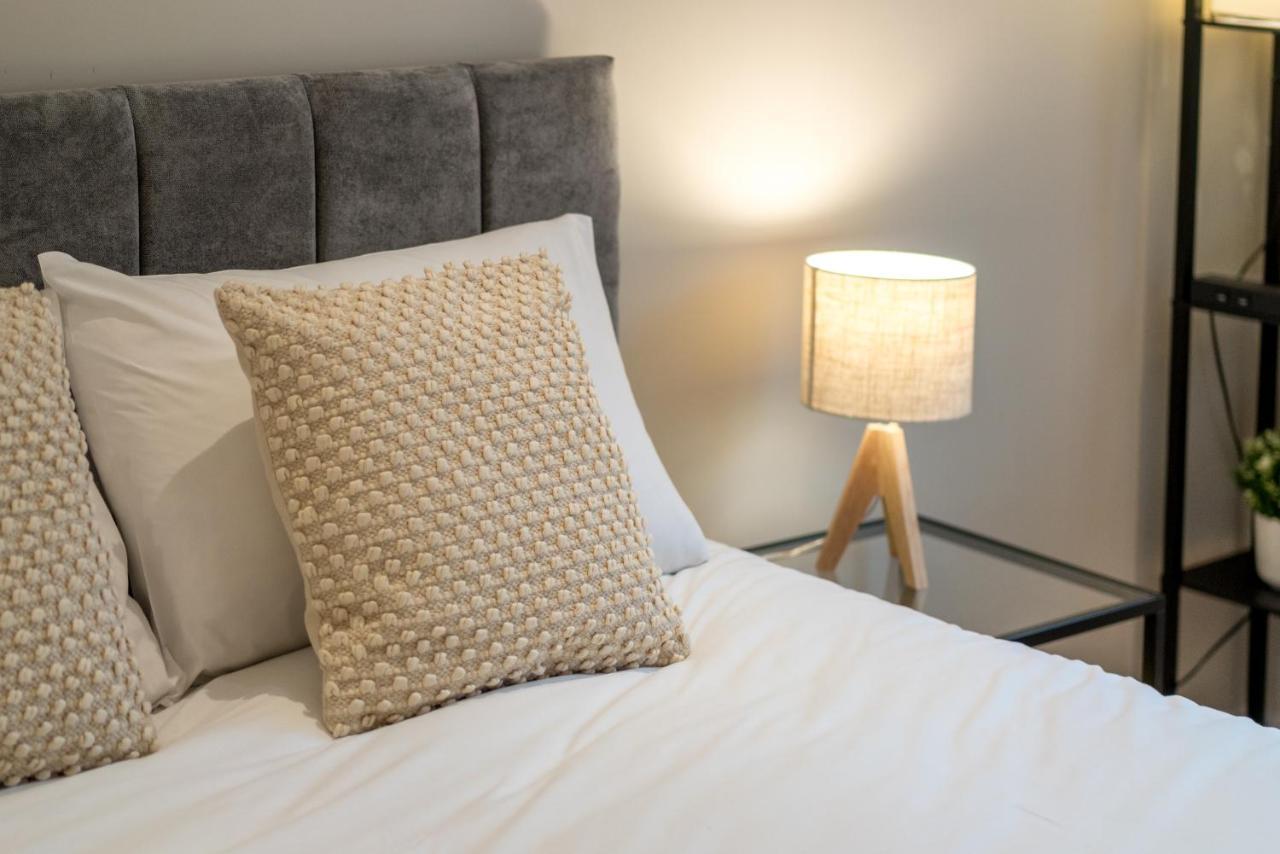 Westfield 2 Bedroom Near Notting Hill Apartment London