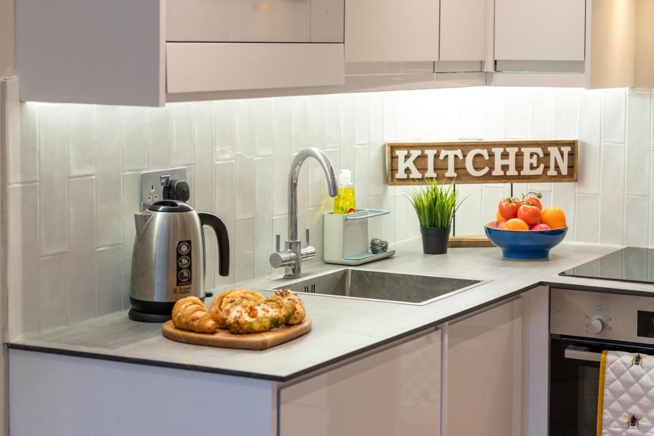 Westfield 2 Bedroom Near Notting Hill Lägenhet London