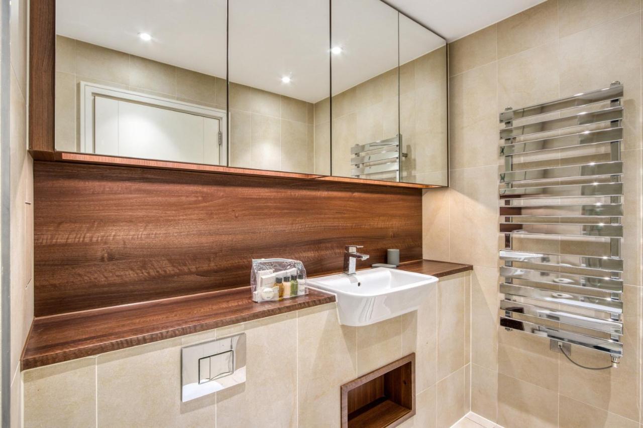 2 Bed 2 Bath Next To Nine Elms Station - Zone 1 Apartment *