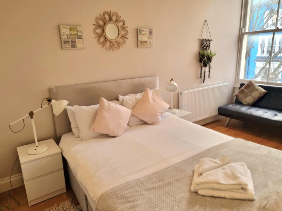 Apartment Oxford Gardens London
