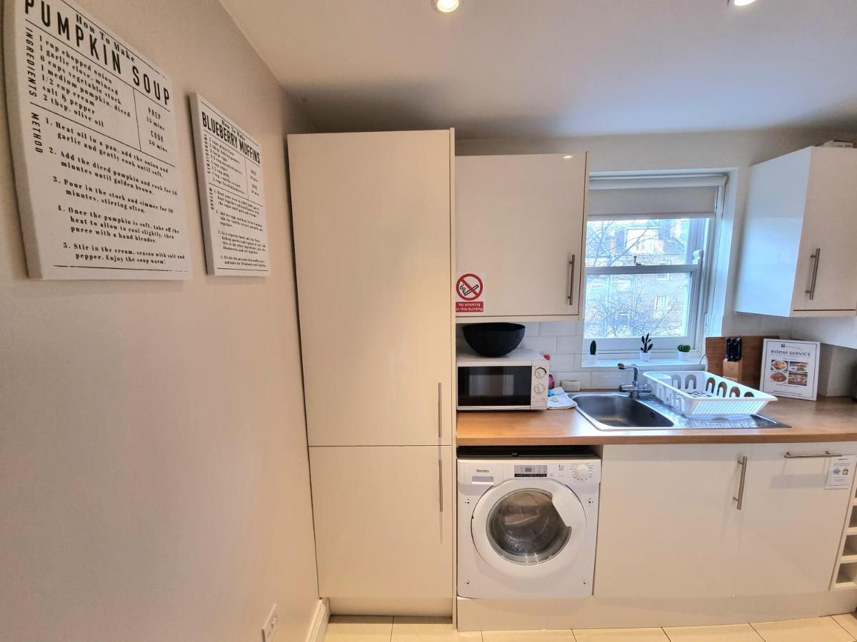 Apartment Oxford Gardens London