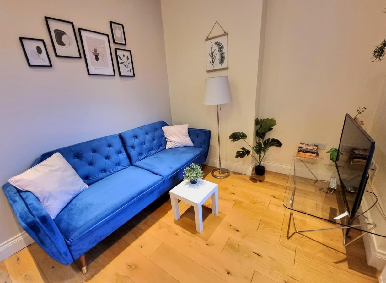 Oxford Gardens Apartment