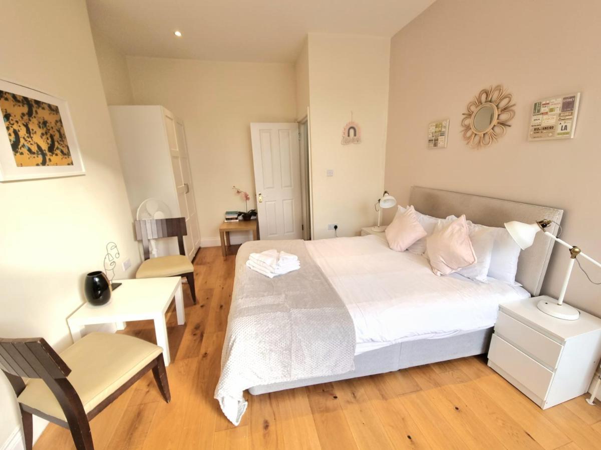 Apartment Oxford Gardens London