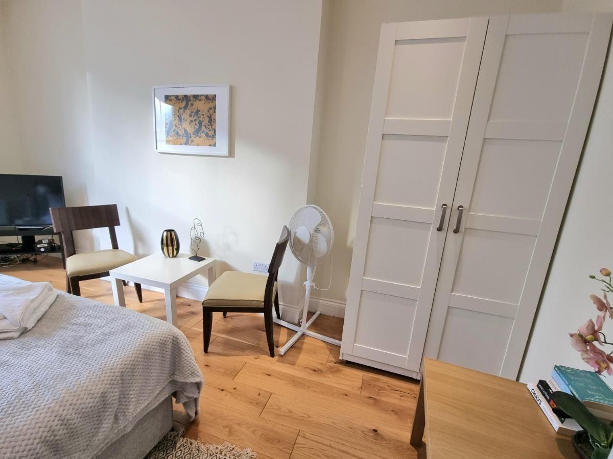 Oxford Gardens Apartment London