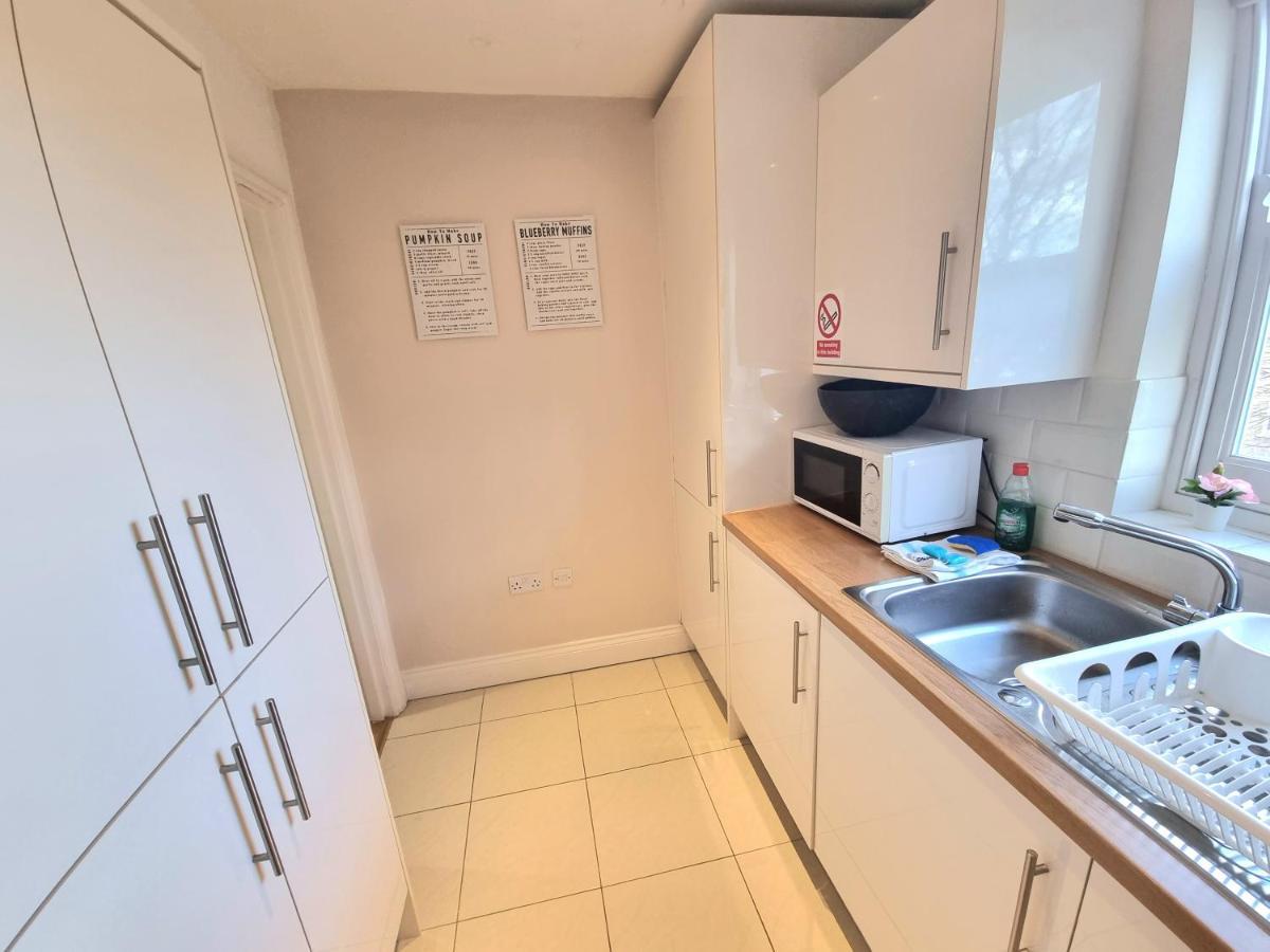 Apartment Oxford Gardens London