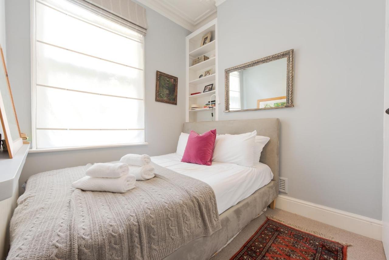 Charming Flat In Leafy West By Underthedoormat Lejlighed London