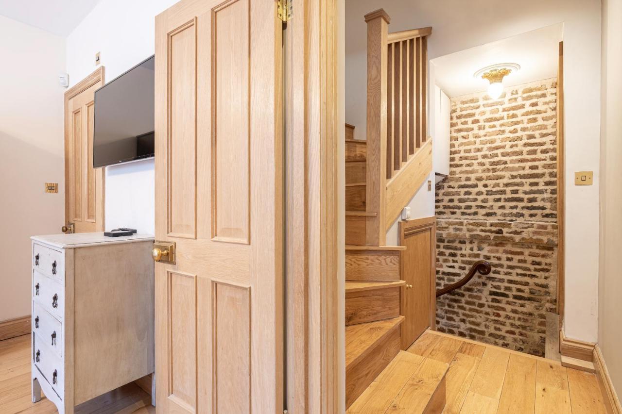 Stone Built Vintage Chic House In The Heart Of Knightsbridge Semesterbostad London