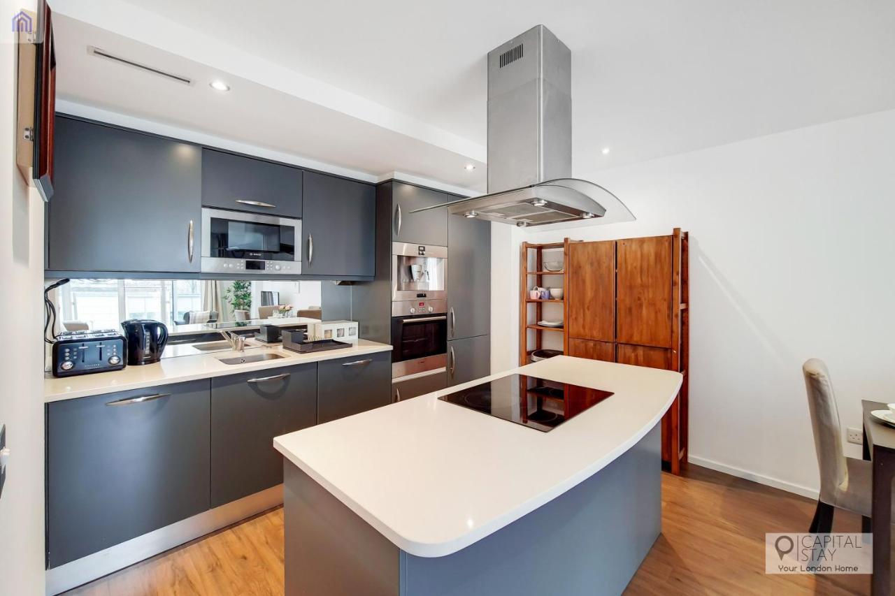 Fully Serviced Two Bed By Excel & O2 * Londen