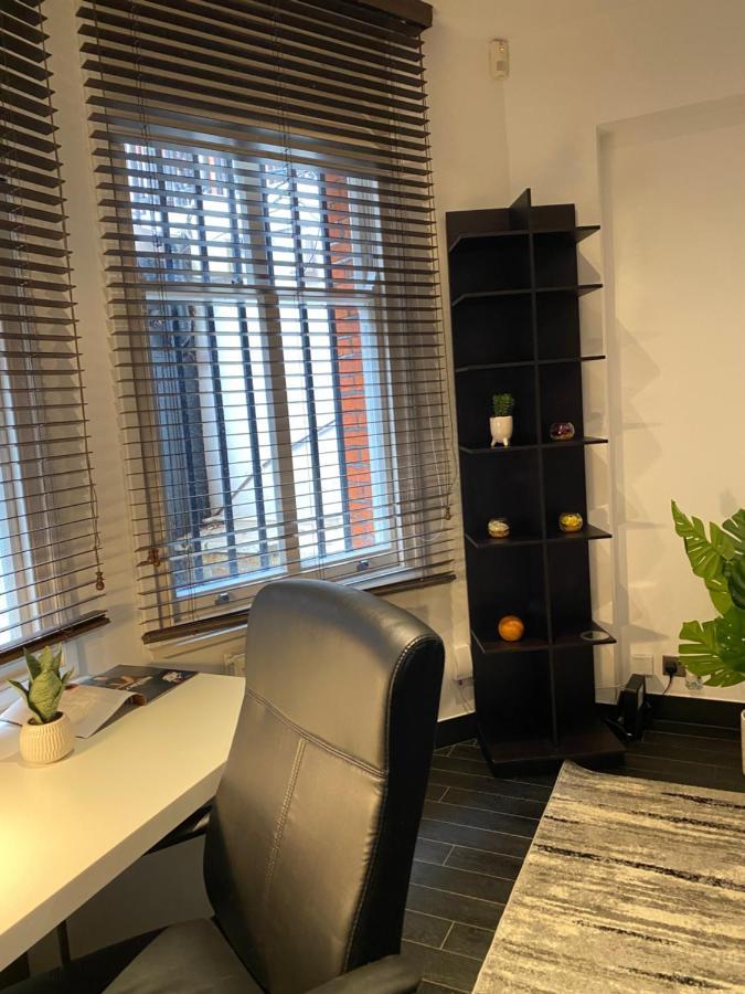 Beautiful Modern Studio In High Street Kensington * London