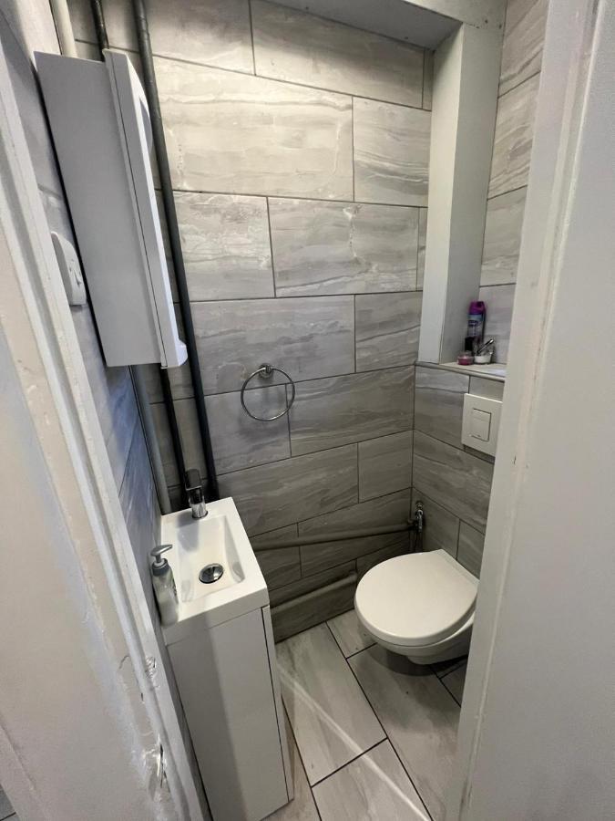 Vauxhall Guest house *