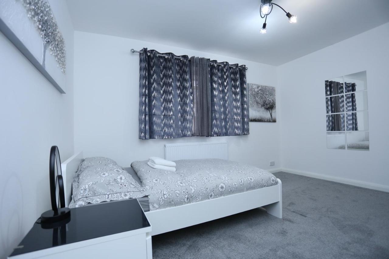 Abbeywood Station House Apartment London