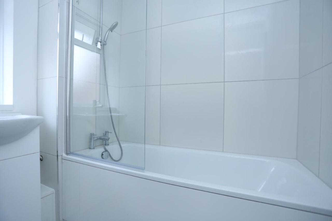 Apartment Abbeywood Station House *