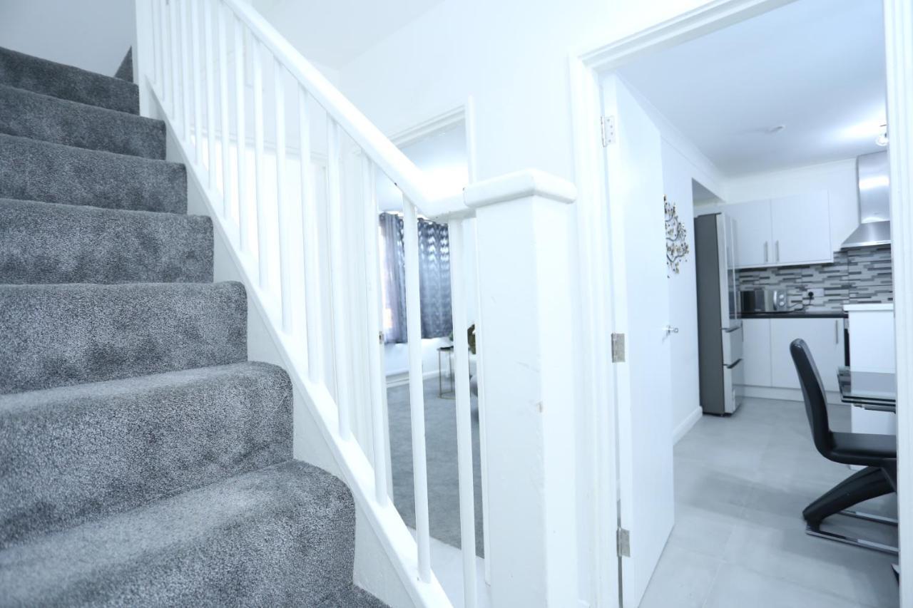 Apartment Abbeywood Station House *