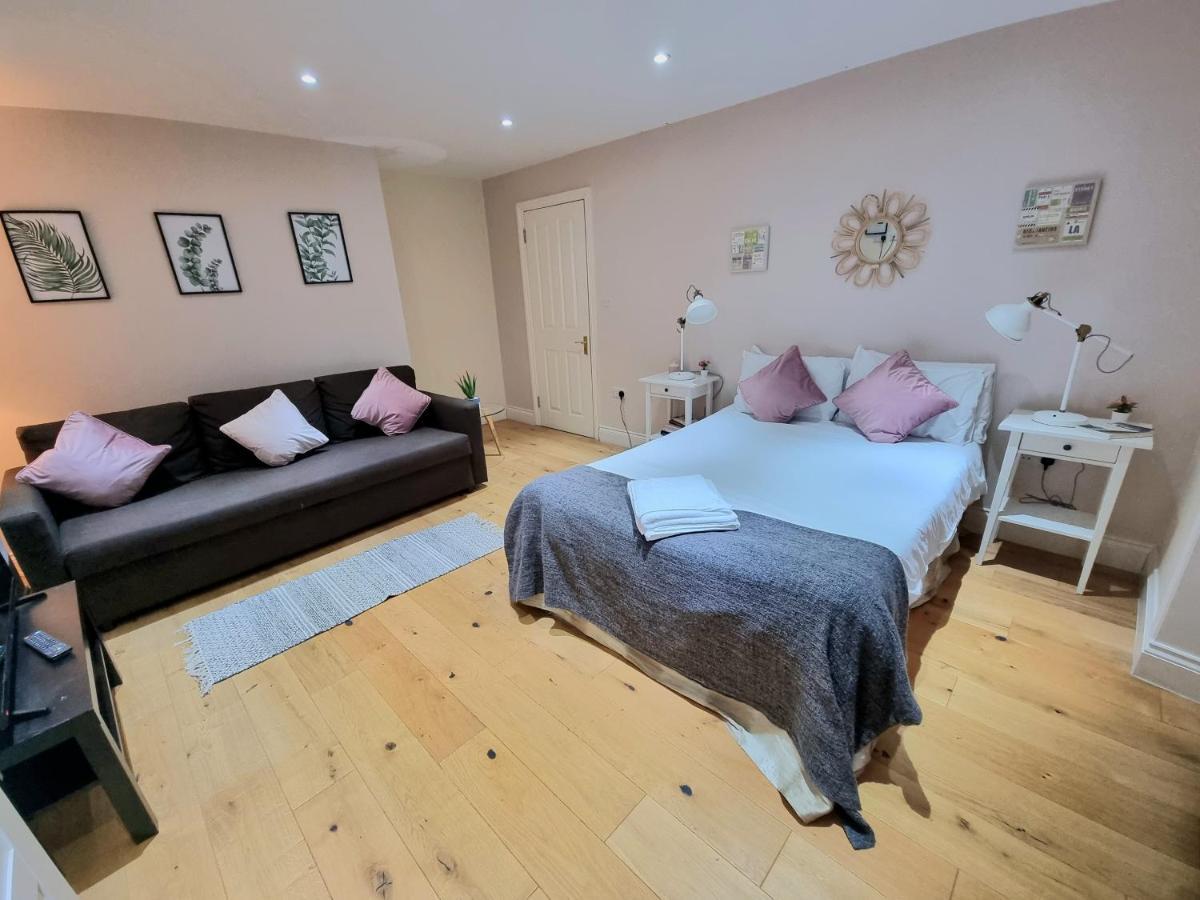 Oxford Gardens Apartment