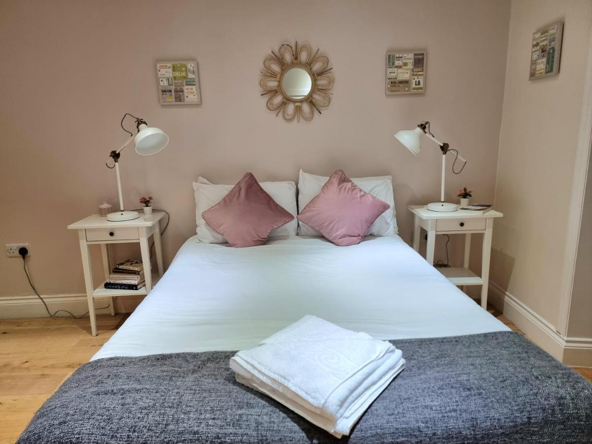 Oxford Gardens Apartment *