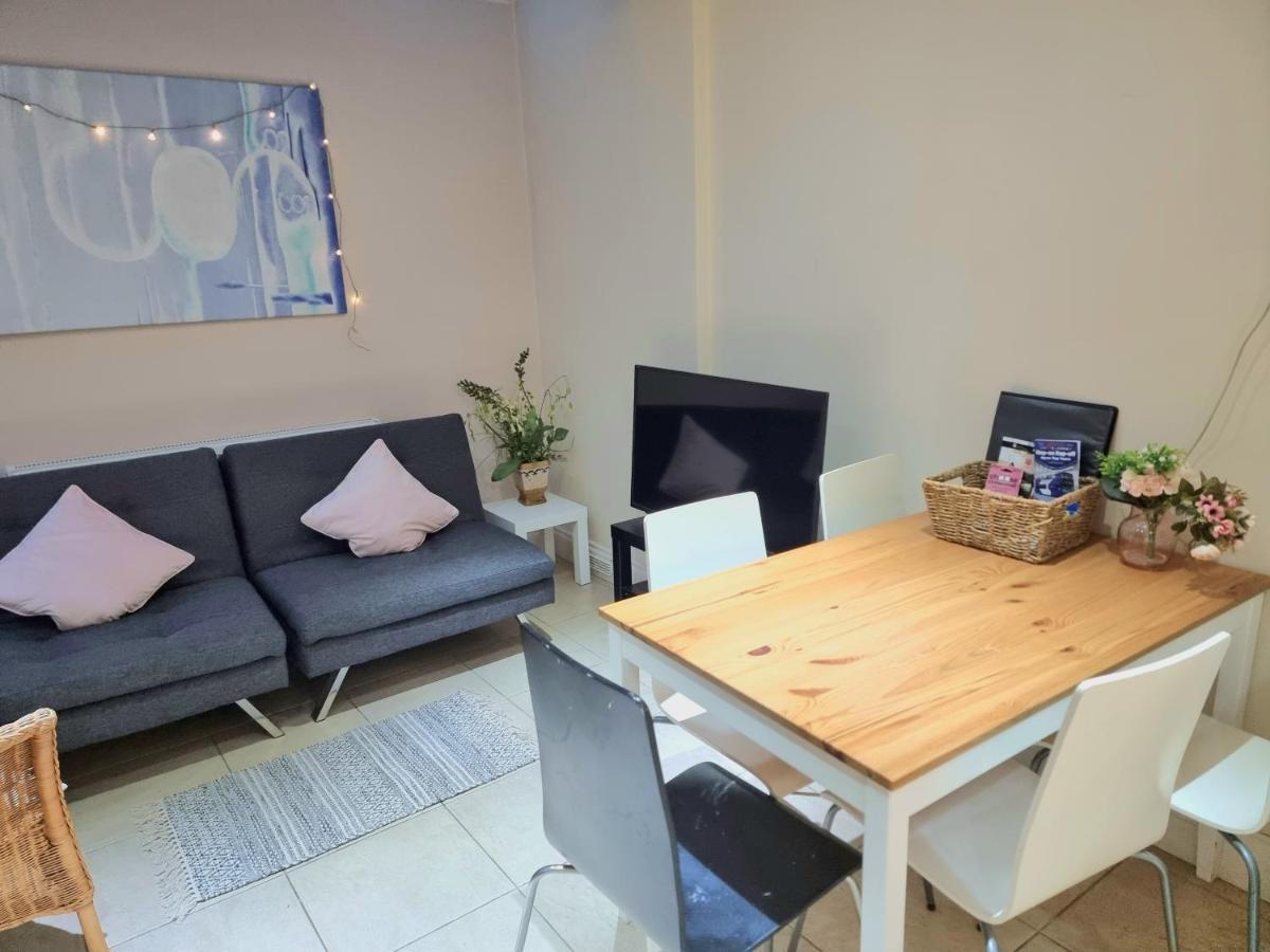 Apartment Oxford Gardens London