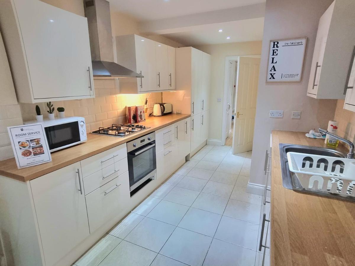 Oxford Gardens Apartment