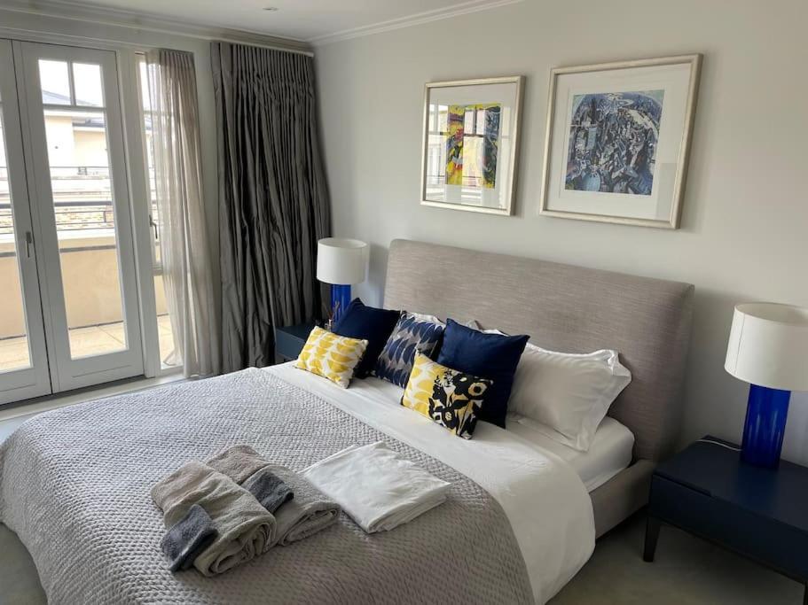 Apartment Large Luxury Penthouse With Free Parking Garage London