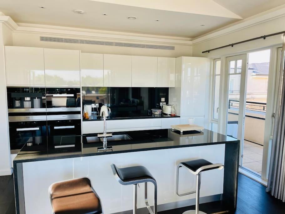 Apartment Large Luxury Penthouse With Free Parking Garage London