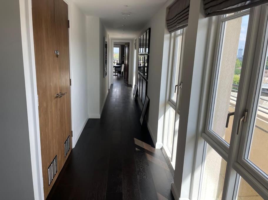 Large Luxury Penthouse With Free Parking Garage Apartment *