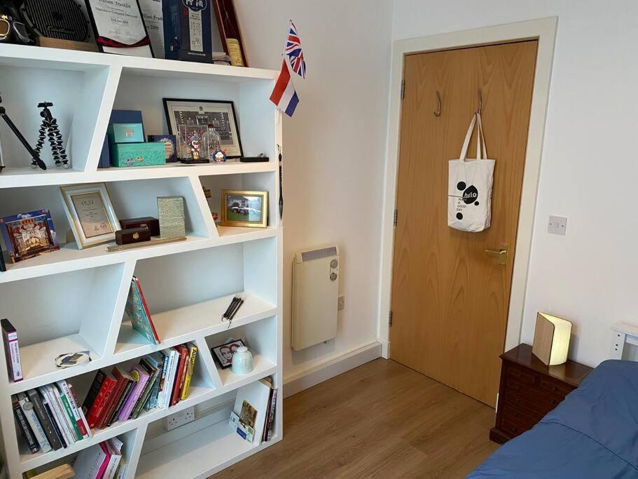Appartement Bridge Flat - Perfect For Families Londen