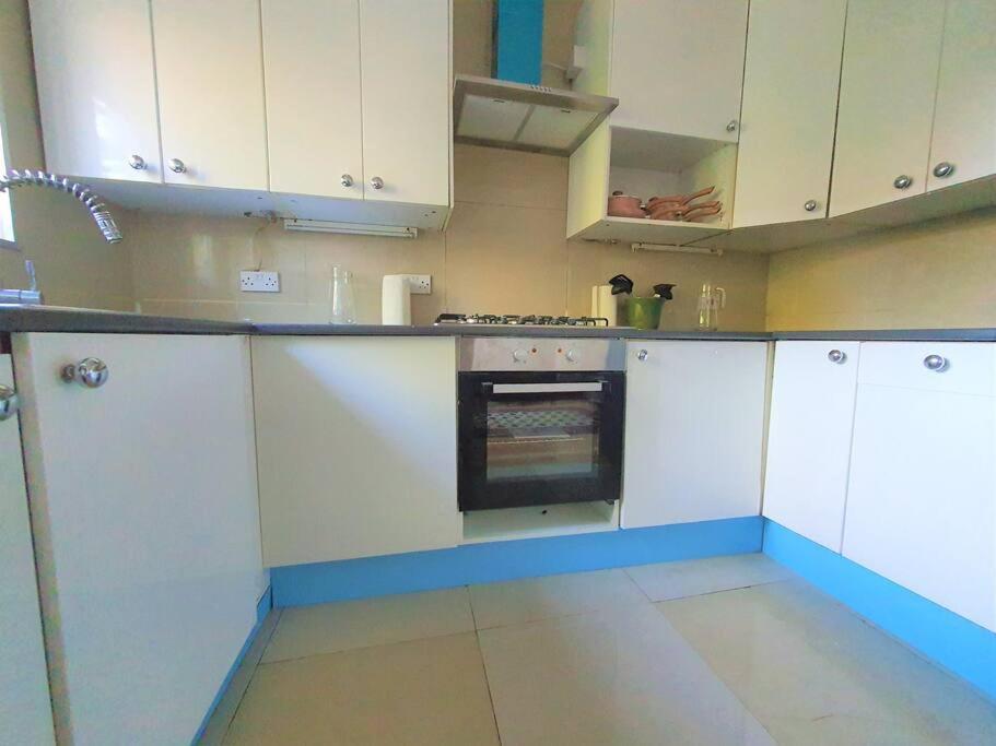 2 Bedroom Flat - Travel Direct To Heathrow/central Lägenhet *